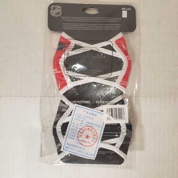 NWT Chicago Blackhawks 2 Reusable Face Covers - Picture 2 of 2